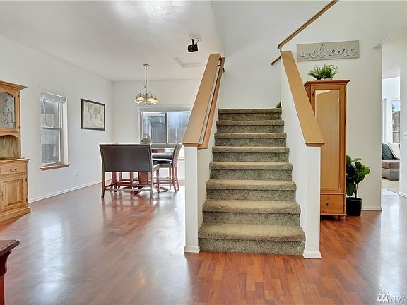 3rd image of 2542 55th Ave NE
