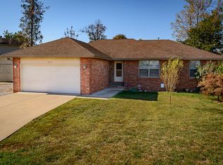 3838 W Greenway Dr, Springfield, MO 65807