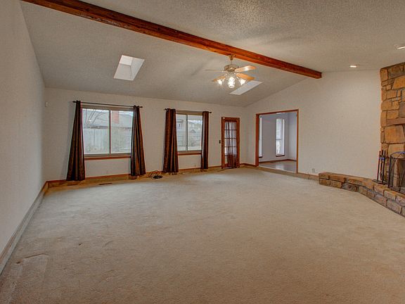 3rd image of 2419 S Gardenia Ave