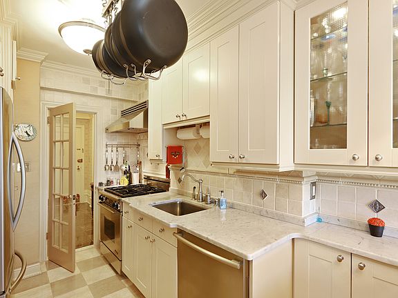 4th image of 17 N Chatsworth Ave APT 5C
