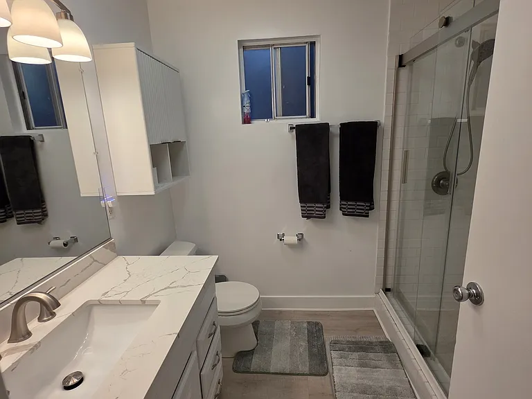 1232 N June St #B — Photo 6