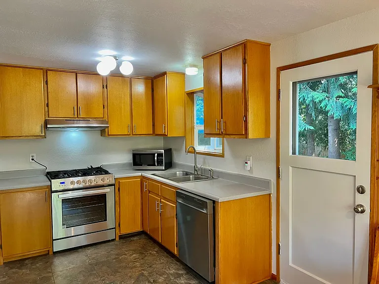 1725 Union Ave SE — Photo 14