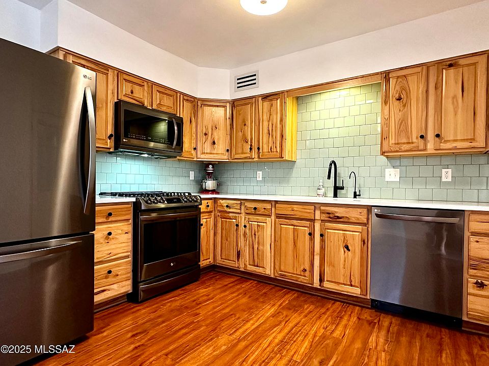 2nd image of 1404 E Spring St