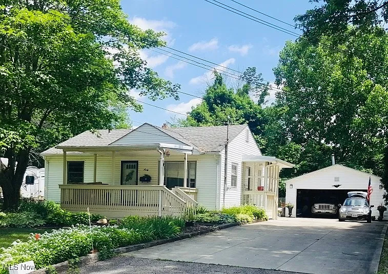 90 Maryann Rd photo 1