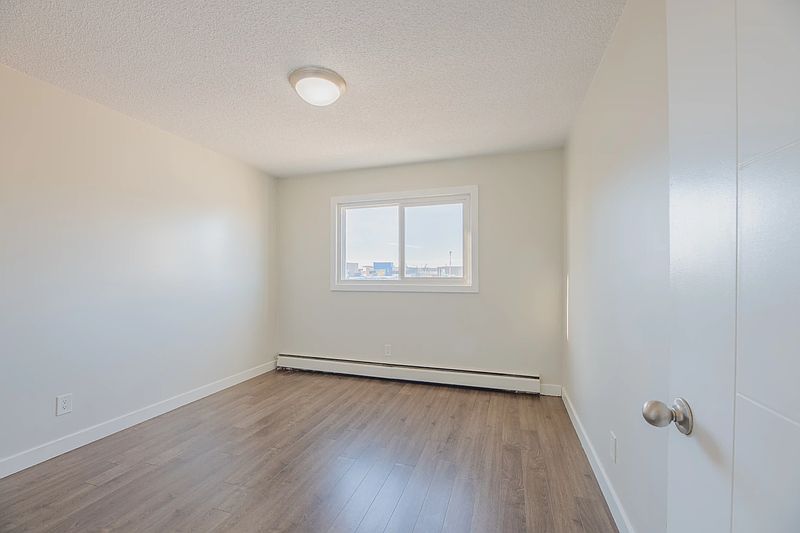 Edmonton Apartment for rent - 2 Bedrooms — photo 2