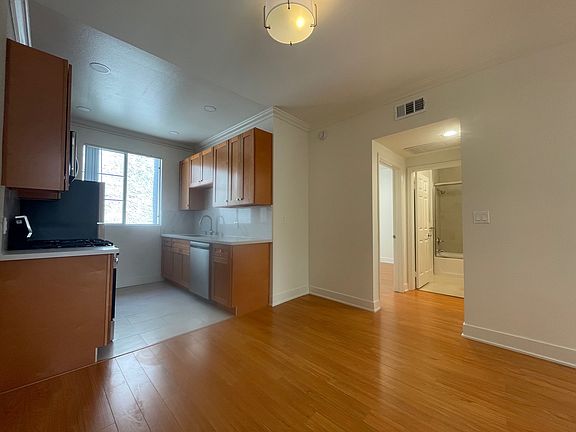 4th image of 4105 Tujunga Ave APT 15