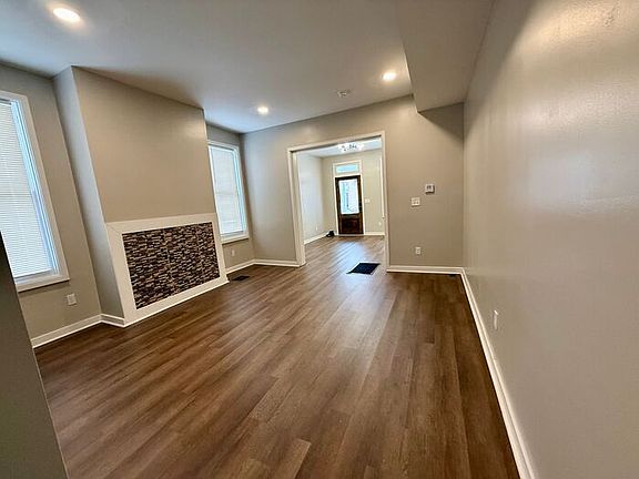 3rd image of 732 Oakwood Ave