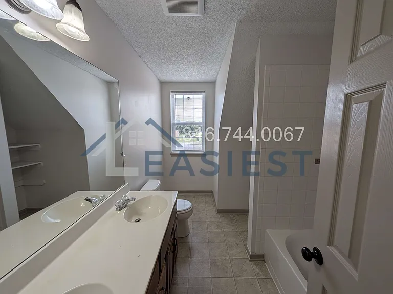 2801 Metropolitan Ave — Photo 16