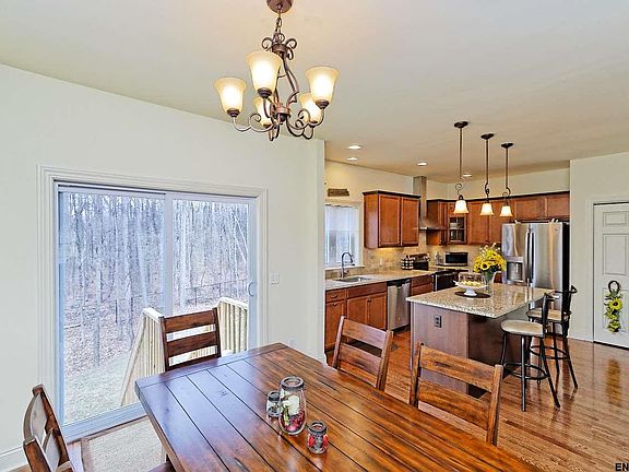 4th image of 15 Katherine Ct