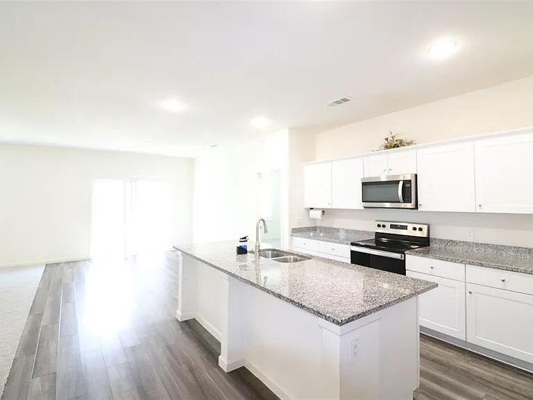 736 Richmond Dr — Photo 18