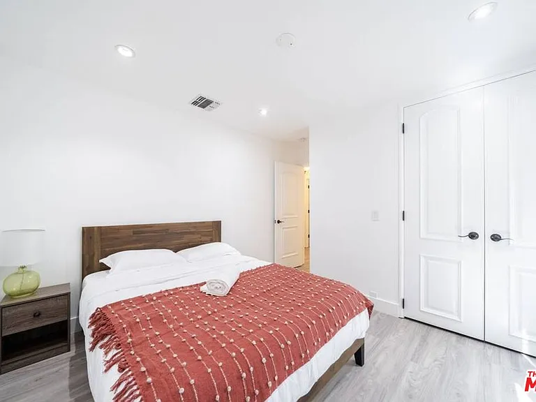 11331 Isleta St — Photo 38
