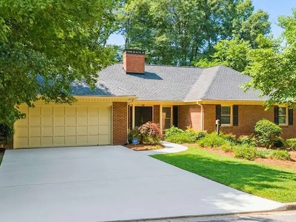 2792 Livsey Dr, Tucker, GA 30084