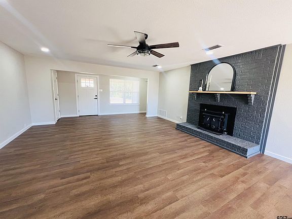 4th image of 213 Martha Dr