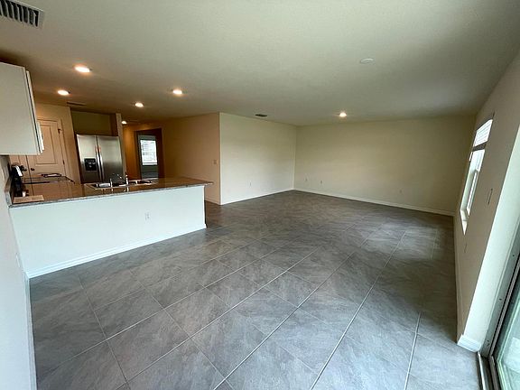 4th image of 8575 Triumph Cir
