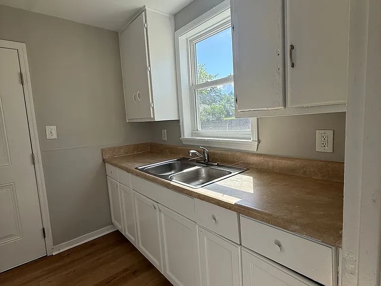 2529 Miles St — Photo 10
