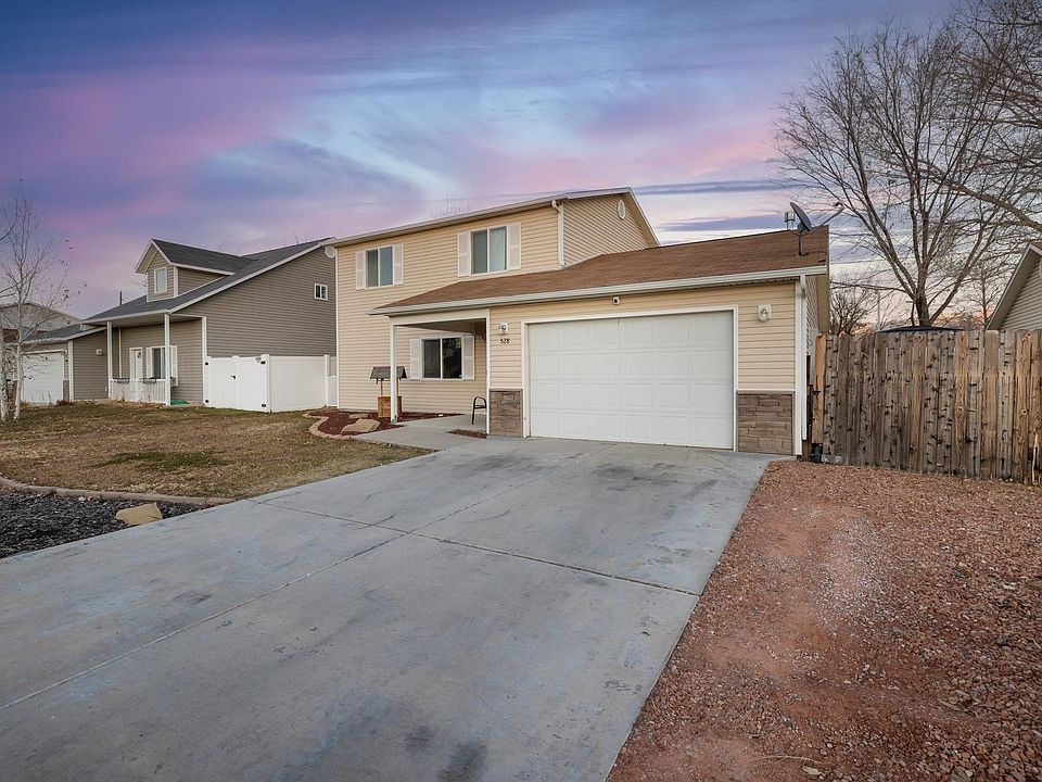 1st image of 528 Autumn Breeze Dr