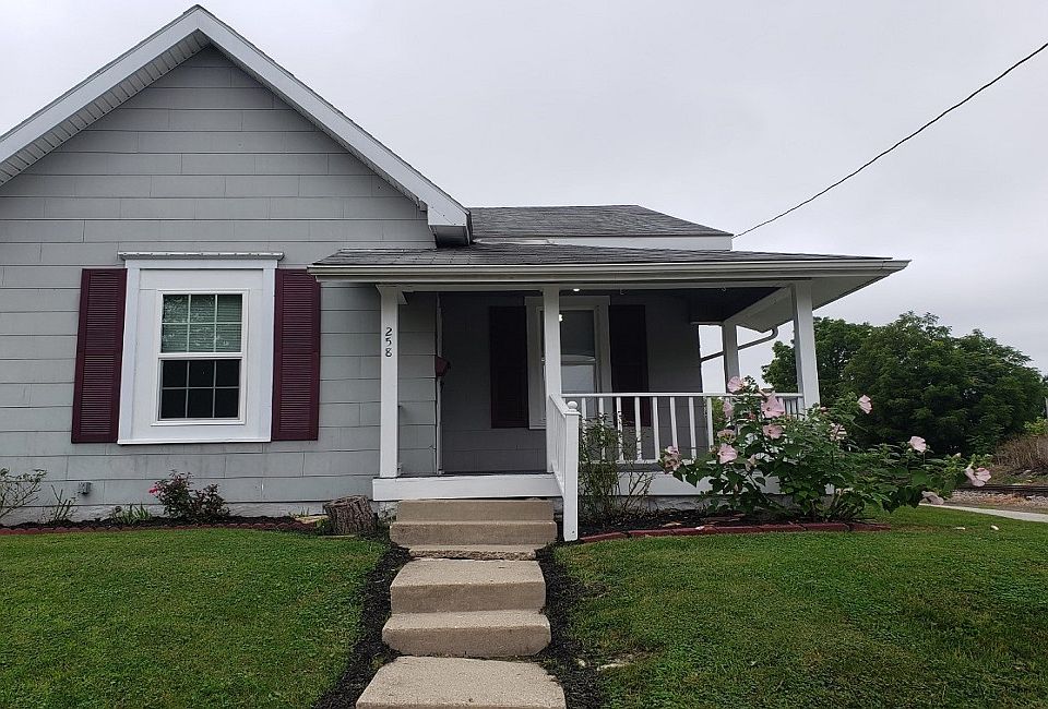 1st image of 258 N Van Buren St