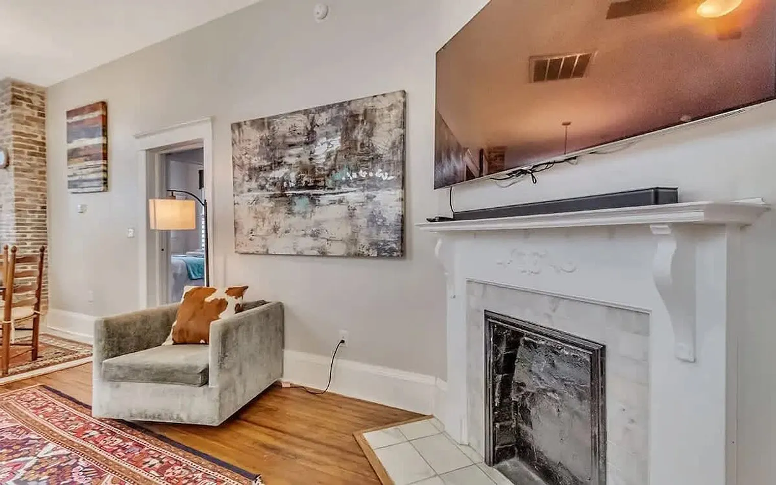 2 bed, 2.0 bath, 990 sqft, $3,903 — Photo 2