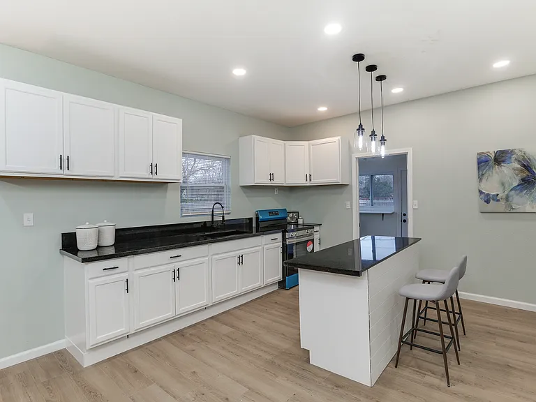 401 N Madison Ave — Photo 38