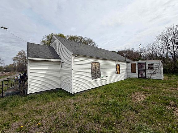 2nd image of 1592 Grimes St