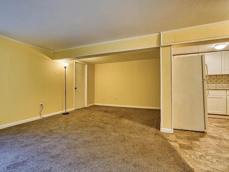 327 E University Pkwy #B — Photo 8