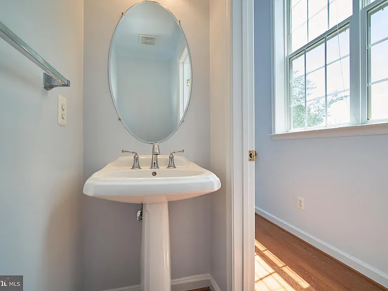 19147 Commonwealth Ter — Photo 12