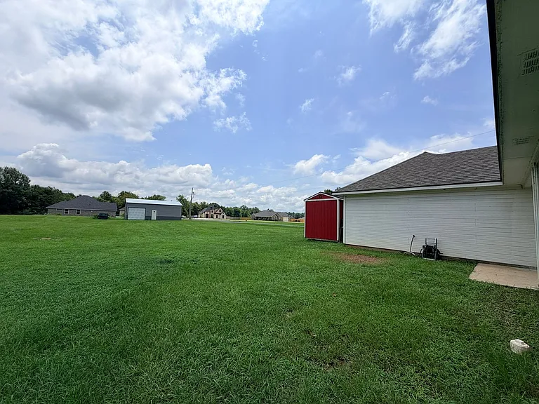 3520 Windwood Cir — Photo 32