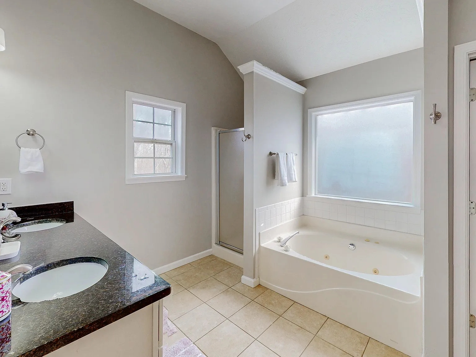 4 bed, 3.0 bath, 3085 sqft, $1,408 — Photo 3