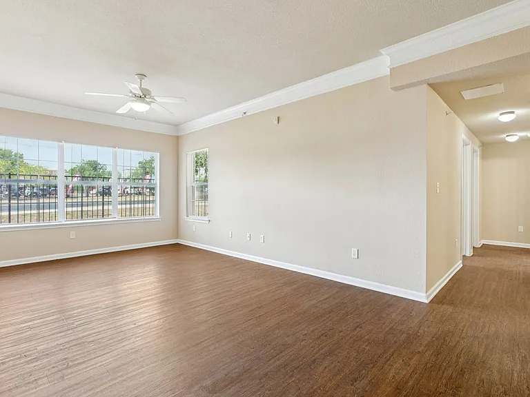 River Valley Apartments — Photo 27