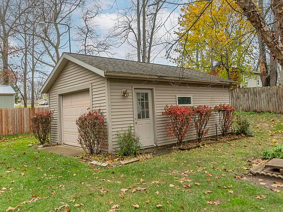 3rd image of 51283 Green Hill Dr