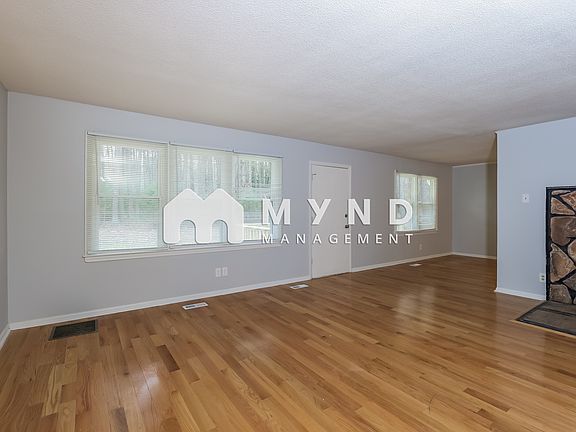 4th image of 711 Donlee Dr