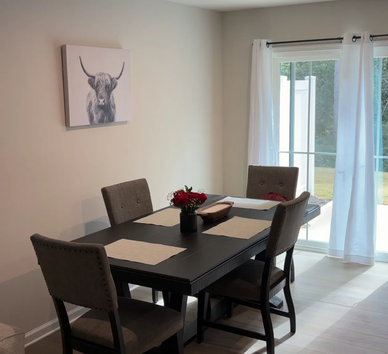 3 bed, 2.5 bath, 1400 sqft, $1,700 — Photo 2