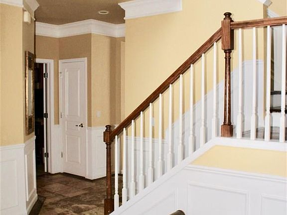 4th image of 19015 Gearhart Dr