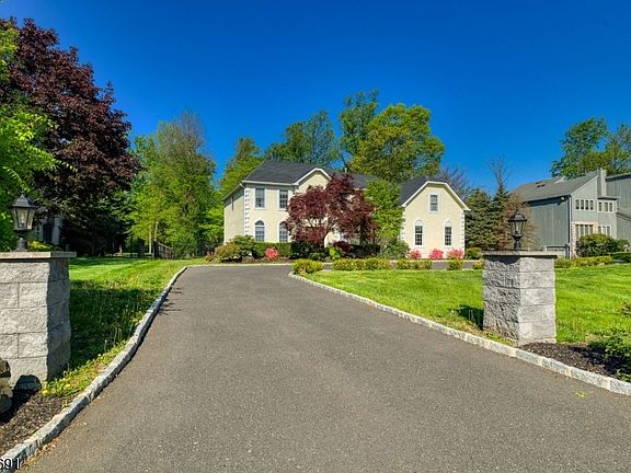 2nd image of 18 Downingtown Ct