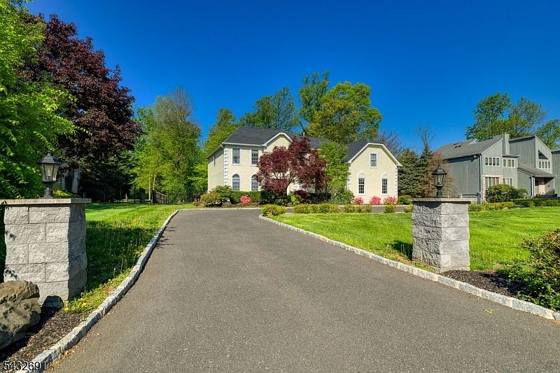 1st image of 18 Downingtown Ct