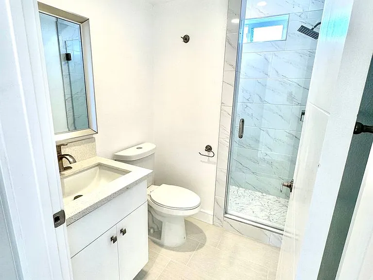 1543 W 37th Pl — Photo 30