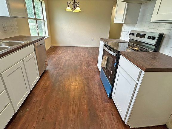 3rd image of 108 E Reagan Ave