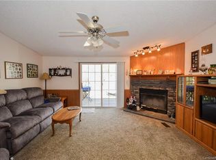 50 Laurel Woods Rd, Hendersonville, NC 28739