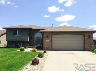 1912 S Monticello Ave, Sioux Falls, SD 57106