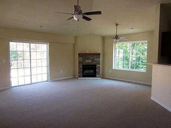 4th image of W197N16976 Stonewall Dr #8