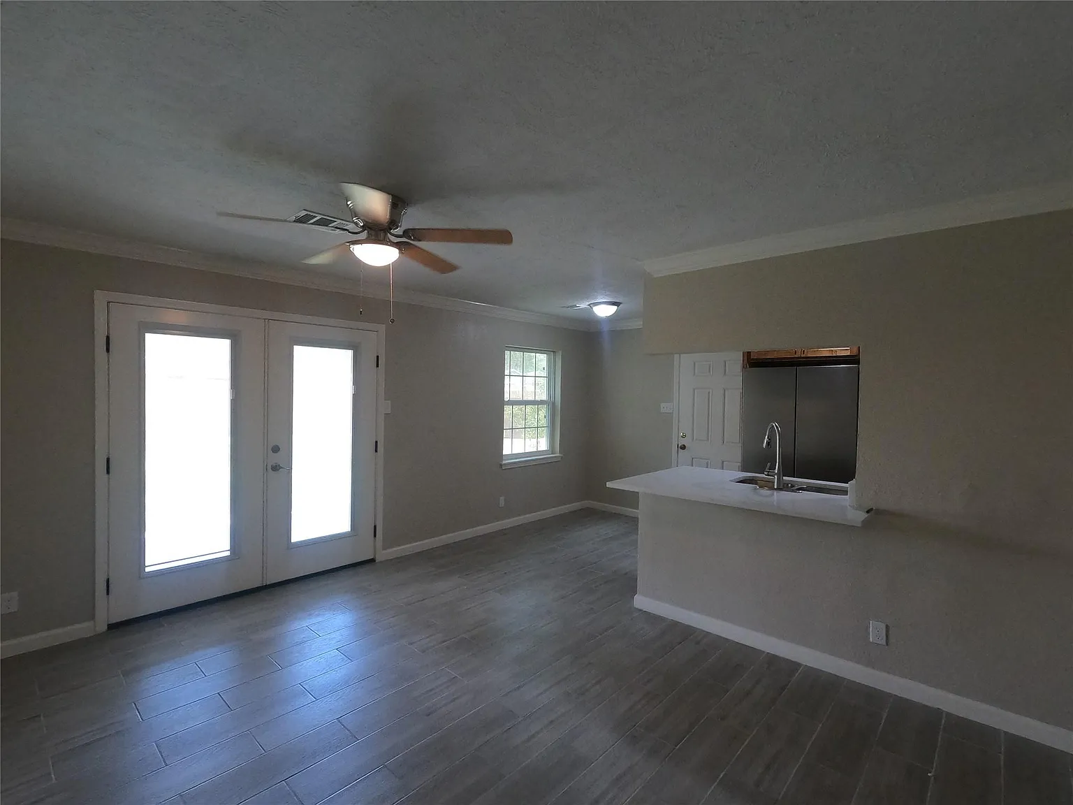3 bed, 1.0 bath, 1341 sqft, $1,800 — Photo 4