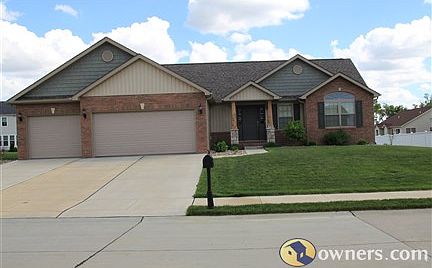 Front View w/3 Car Garage