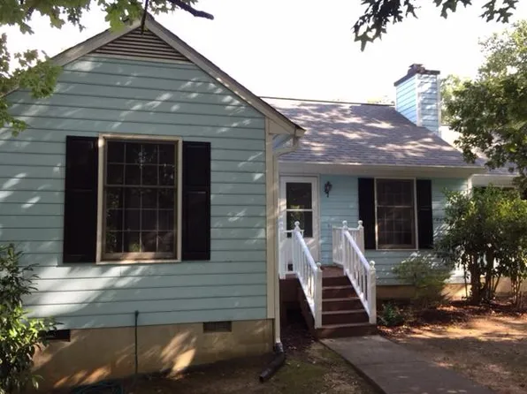 200 Elderberry Dr, Chapel Hill, NC 27517