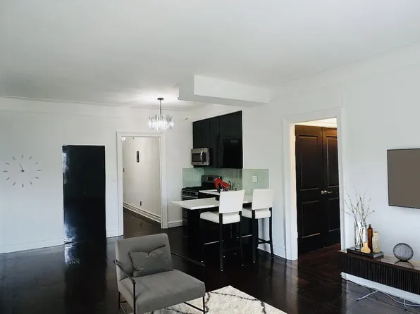 160-15 Powells Cove Boulevard image 1 of 14