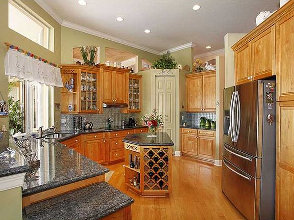 3rd image of 10252 N Lake Vista Cir