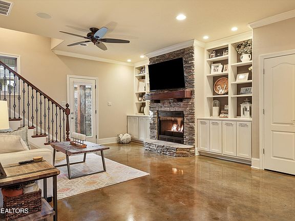 3rd image of 267 Savannah Park Dr
