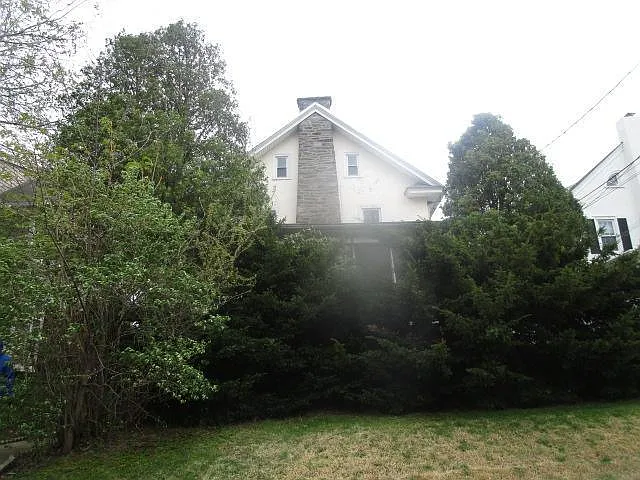 1904 Greenhill Rd photo 1