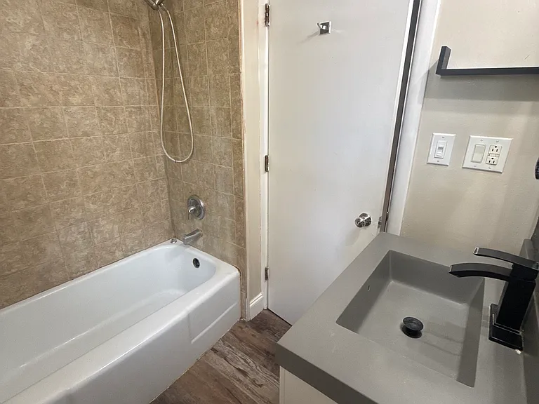Full Bathroom