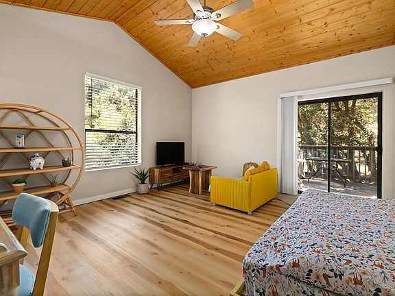 2nd image of 2048 Woodland Dr Unit B