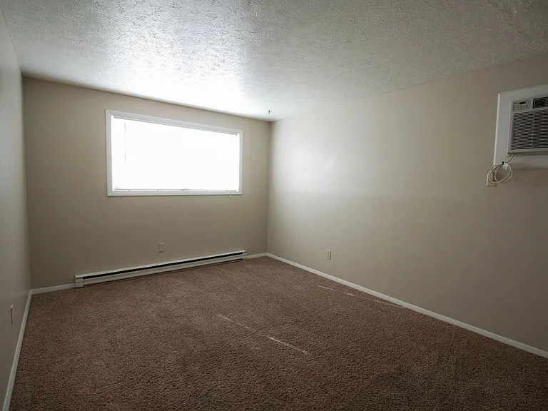 1500 Hancock Dr — Photo 11